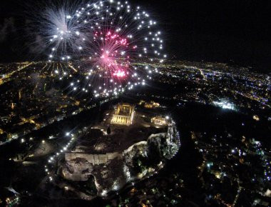 Πόσες φορές μπορούμε να καλωσορίσουμε τον χρόνο όταν αλλάζει;